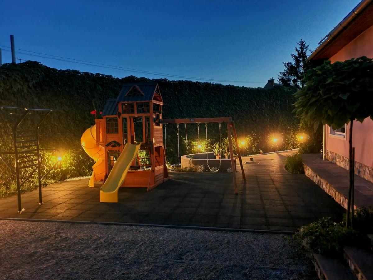 Karolyi Panzio Hotel Eger Buitenkant foto